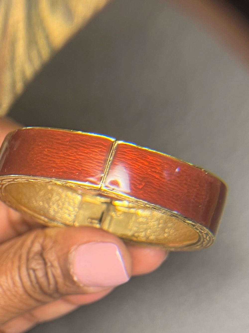 CINER Bracelet Signed Gold-Tone Hinged Clamper Bangle Deep Cherry Red Enamel - Picture 9 of 10